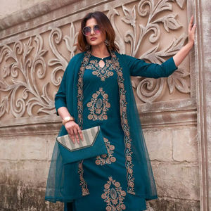 Ensemble Kurti et pantalon en rayonne brodée avec dupatta en organza doux à découpes, intérieur en coton, col à découpe, tenue ethnique trois pièces pour femme - Product Image 1