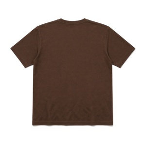 เสื้อยืดคอกลมแขนสั้นผู้ชายสีน้ำตาลพร้อมดีไซน์ตัวอักษรกรีกสีทอง เสื้อยืดผ้าฝ้ายสไตล์ลำลองสำหรับวิทยาลัยและชีวิตประจำวัน - Product Image 3