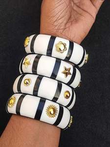 Accessoires de fête fantaisie pour filles en résine rétro faits à la main avec pierres décoratives de forme irrégulière à prix abordable par UO - Product Image 2