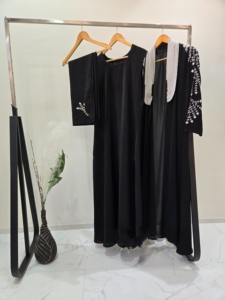 Abaya élégante et modeste islamique, respirante, à séchage rapide, faite à la main, noire perlée, en polyester uni, pour l'Aïd et le Ramadan, coupe ample, manches longues, col montant - Product Image 6