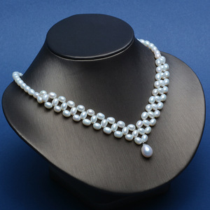 Collier pendentif en perles fantaisie fait main par Tilian, perles d'eau douce en forme de riz, tissé, mignon et élégant, cadeau - Product Image 1