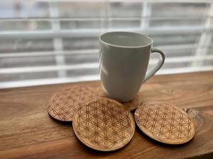 Posavasos de Madera Ecológico, Reutilizable y Resistente al Calor para Hogar Moderno, Cafetería o Bar, Disponible a un Precio Razonable - Product Image 4