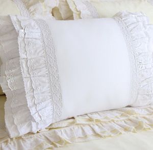 Housse de coussin décorative en satin brodé de dentelle à volants, style européen, De Maison India Eco - Product Image 2