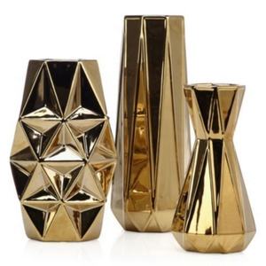 Macetas de Metal Hechas a Mano con Diseño Ecológico que Realza los Colores y Texturas Naturales con Vegetación - Product Image 2