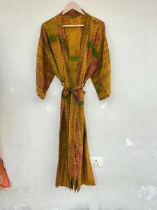 Recycle Crêpe Soie Sari Long Kimono Pour Femmes Indien À La Main Tie Dye Long Kimono - Product Image 3