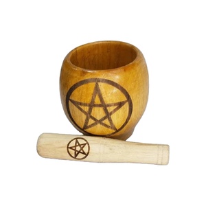 Moulin à ail manuel en céramique avec finition lisse, parfait pour moudre les poivrons et les herbes dans les cuisines des restaurants et des maisons - Product Image 6