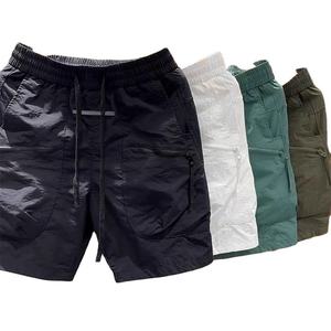 กางเกงขาสั้นผู้ชายฤดูร้อนผ้าบางทรงหลวมสบายๆ มีกระเป๋าซิป สีพื้น แห้งเร็ว ทรงตรง - Product Image 3