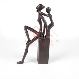 Figure humaine en métal Sculpture moderne pour bureau Best-seller Figurine d'enfant Sculpture de table pour dessus de table/prix de gros bas - Product Image 3