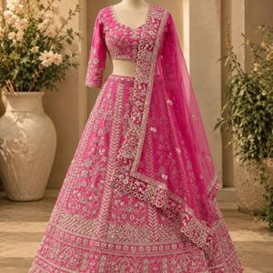 Lehenga en soie naturelle avec broderie Jari et sequins, semi-cousu, avec dupatta en filet papillon et chemisier non cousu - Product Image 4