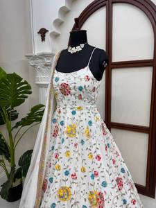 Conjunto de Traje Anarkali Blanco al por Mayor, Tela Georgette Sintética con Trabajo de Hilo y Lentejuelas, Ropa de Fiesta para Mujer, Boutique al por Mayor - Product Image 5