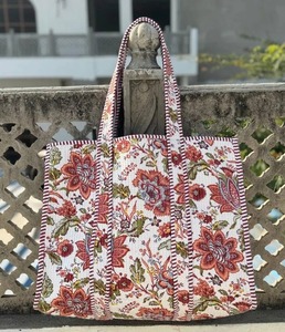 Sac à bandoulière matelassé en coton imprimé de haute qualité avec motif unique et toucher luxueux - Product Image 5