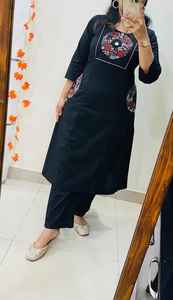 Ensemble Kurti et pantalon en coton élégant avec broderie pour un look élégant et confortable au meilleur prix de gros - Product Image 6