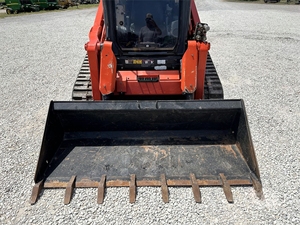Cargadora compacta SVL90-2 lista para operaciones de movimiento de tierras - Product Image 4