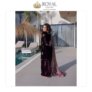 Proveedor Mundial Vende Ropa Pakistaní, Colección de Trajes de Terciopelo Pesado con Bordados para Bodas - Product Image 6