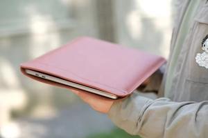 Funda Protectora de Cuero Genuino de Vaca, Estilo Vintage, Resistente, para Uso Diario, Ligera, para Tablets y Laptops LS-0281 - Product Image 2