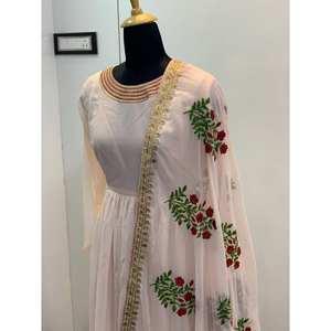 ชุดราตรีดีไซน์หรูหราพร้อม dupatta ที่สวยงามสำหรับงานปาร์ตี้ - Product Image 2