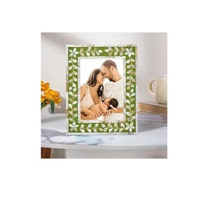 Cadre photo en nacre, coquille de mer, cristaux faits à la main, design unique et tendance. - Product Image 1