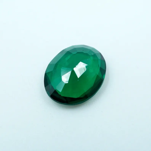 พลอยมรกตแซมเบียสีเขียวทรงรีเจียระไนจาก HAYAAT GEMS พร้อมคุณสมบัติเปลี่ยนสี (2.10 กะรัต 10x8x3.5 มม.) สำหรับทำเครื่องประดับ - Product Image 2