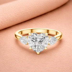 Bague de fiançailles de luxe en or jaune avec diamant taille cœur et pierres latérales en forme de poire, bijou raffiné, cadeau pour femme, bague de mariage - Product Image 1