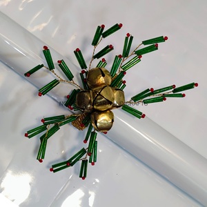 แหวนรัดผ้าเช็ดปากประดับลูกปัดสีทองดีไซน์ดอกไม้ รับผลิตแบบ OEM แบรนด์ส่วนตัว สำหรับงานแต่งงานและงานเลี้ยง ของตกแต่งโต๊ะโลหะ - Product Image 5