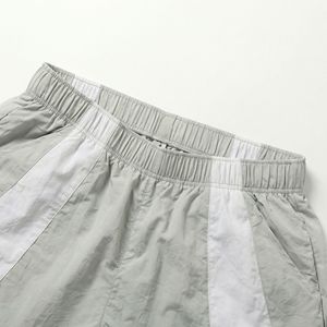 Conjunto de chándal ligero con capucha Survival Pro — Chaqueta cortavientos gris y blanca + pantalones cortos a juego |   Marca Privada OEM/ODM - Product Image 5