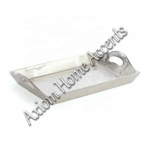 Bandeja elegante de aluminio pulido para servir en interiores y exteriores Bandejas decorativas de Axiom Home Accents - Product Image 5