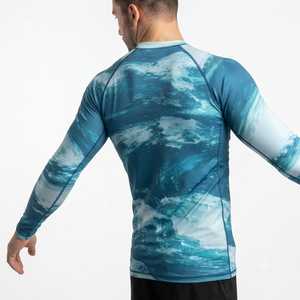 Rashguards MMA de haute qualité pour hommes, personnalisables, à séchage rapide, respirants, à manches courtes, pour le surf - Product Image 3