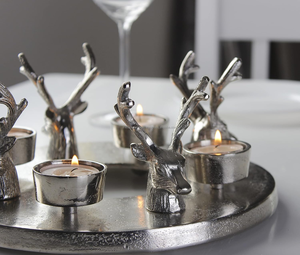 Portavelas de Reno redondo de metal con copas de candelita Portavelas estilo CORONA DE Navidad con cabezas de Reno plateadas - Product Image 1