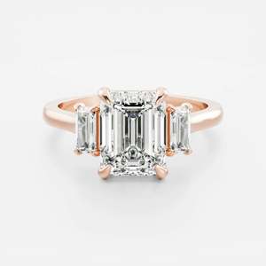 Bague de fiançailles trilogie en or pur 14 carats avec émeraude et diamant de laboratoire certifié IGI taille baguette, faite sur mesure, romantique, pour soirée - Product Image 5