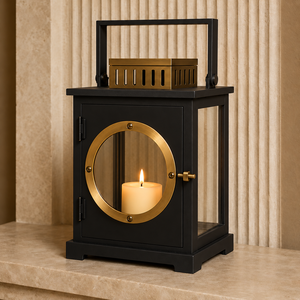 Lanterne à bougie contemporaine en métal et verre, conçue avec une silhouette circulaire raffinée et un caractère moderne sophistiqué - Product Image 3