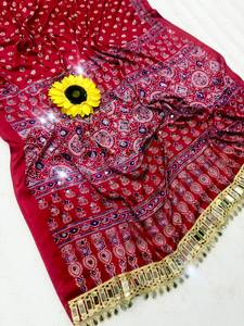 Sari imprimé Ajrakh Royal Kutch avec travail de miroir artisanal pour occasions festives - Product Image 4