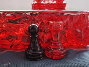 Échiquier en résine fait main, échiquier en résine époxy de haute qualité, échiquier classique récréatif en résine. - Product Image 4