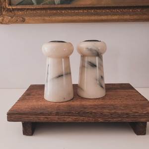 Ensemble de salière et poivrière en marbre, ensemble d'assaisonnements en marbre, vaisselle de luxe en marbre, shaker en pierre artisanal, décoration de cuisine moderne - Product Image 5