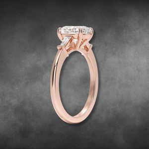 Anillo de Diamantes Cultivados en Laboratorio, Oro Amarillo de 14K/18K, Corte Ovalado, Tres Piedras, Diamantes Baguette Cónicos, Color DEF, Claridad VVS/VS, Anillo Fino para Mujer - Product Image 4