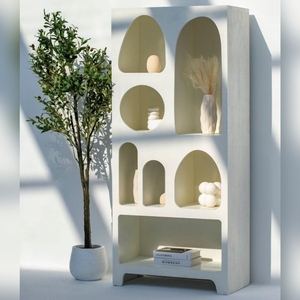 Étagère peinte ultra blanche Vandana Altis, design de meuble de rangement en bois moderne et minimaliste - Product Image 1