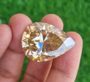Diamant Moissanite jaune 25 ct Belle fabrication de diamant Moissanite en forme de poire jaune faite à la main pour d'autres bijoux en diamant - Product Image 2