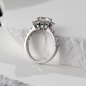 Anillo de Moissanita de 6MM con Corte Corazón y Halo Floral, Plata 925 Original con Baño de Oro, Estilo Floral, Joyería Romántica para Regalo - Product Image 5