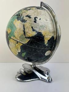 Globo terráqueo vintage de metal con grabados metálicos antiguos y base de diseño con peso para exhibición en escritorio con precisión. - Product Image 2