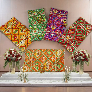 Pochette en tissu traditionnel avec poignée imprimée, idéale pour les mariages, les offrandes, les cadeaux de fête indiens, les cadeaux de vacances, imprimé tendance. - Product Image 2