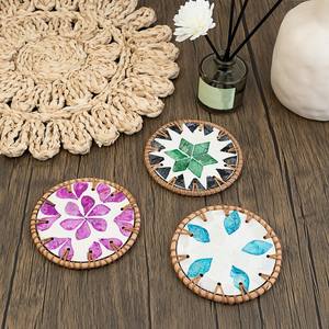 Sous-verres classiques faits à la main en rotin avec bordure en nacre colorée, résistants à la chaleur, écologiques, légers et luxueux - Product Image 3