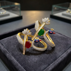 Lisajewellers สร้อยข้อมือทองเหลืองเทียมโรเดียมชุบนกยูง Kada กำไลอินเดียแบบดั้งเดิมเคลือบสำหรับเจ้าสาว - Product Image 1