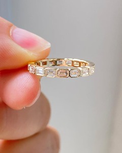 Bague empilable en or jaune massif 14 carats cultivé en laboratoire, 2 carats au total, taille émeraude, sertie clos, demi-éternité, pour mariage et anniversaire - Product Image 2