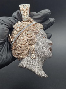 Pendentif de luxe en moissanite « Queen Head » en argent sterling 925, breloque portrait de reine sertie de pierres, bijoux hip-hop - Product Image 5
