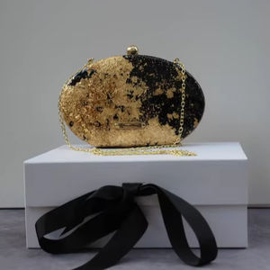 Bolso bandolera multicolor personalizable, chapado en oro, en blanco y negro, hermoso bolso de la marca Beautiful Purse de Universal Overseas. - Product Image 1