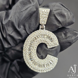 Collier tendance plaqué rhodium avec pendentif lettre C en moissanite, aspect diamant scintillant, cadeau bijou ton argent - Product Image 4