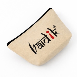 กระเป๋าเครื่องสำอางผ้าฝ้ายคุณภาพพรีเมียม 310 GSM ปรับแต่งได้ พร้อมซิปปิด ดีไซน์ทันสมัยสำหรับใช้ในชีวิตประจำวัน ผลิตในอินเดีย - Product Image 1