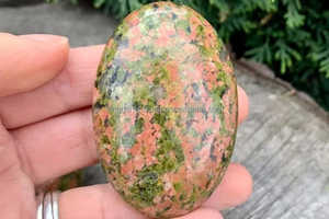 Venta al por mayor Unakite Palmstone tallado piedra semipreciosa para bolsillo Reiki meditación Feng Shui estilo bolsillo curación - Product Image 6