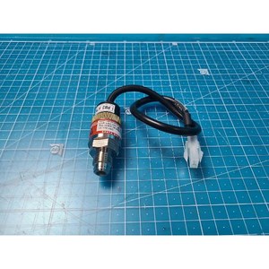 Wasco UHP169-31W3A High Purity Pressure <b>Switch</b> <b>Used</b> As Is Legacy Semiconductor Equipment Parts - Product Image 2