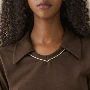 T-shirt Femme Style Designer Coupe Slim Contemporaine avec Col en V et Design Élégant pour Acheteurs en Gros - Product Image 2