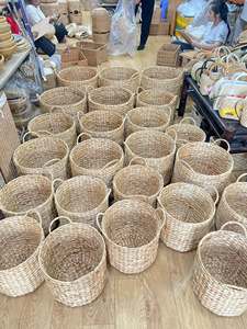 Panier artisanal en jacinthe d'eau du Vietnam, bac de rangement en fibre naturelle pour les essentiels de cuisine, les fournitures de bureau et la décoration intérieure - Product Image 5